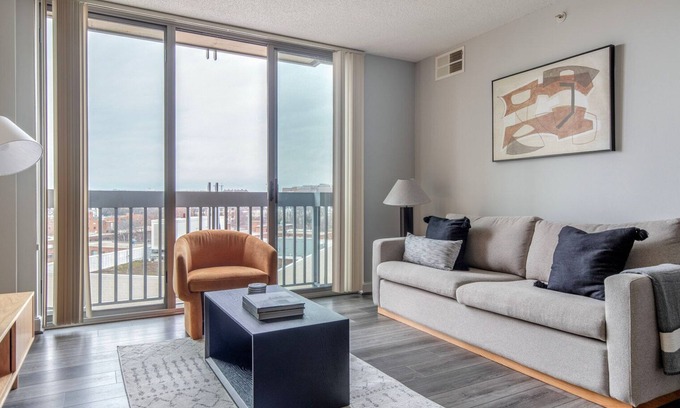 Bethesda Apartment | Tasteful Bethesda 2BR w/Gym, nr Dining & Shopping, by Blueground