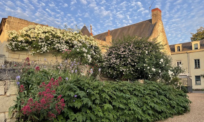 Fontevraud-l'Abbaye Cottage | Tastefully furnished 4 star gîte in historical village of Fontevraud l'Abbaye