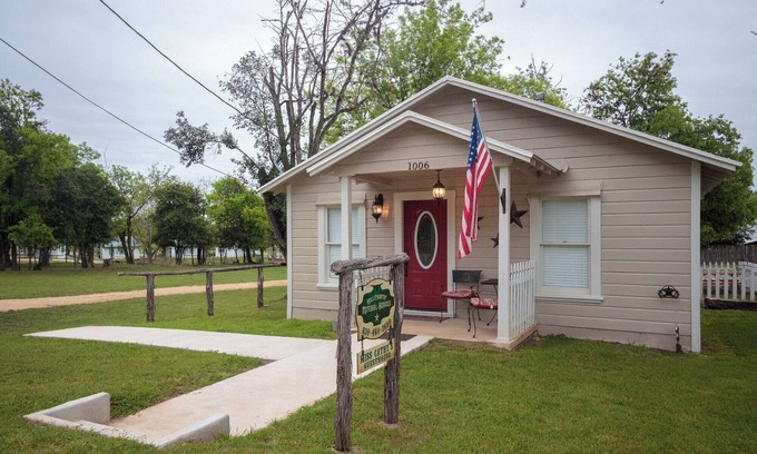 Bandera House | Tastefully Outfitted Guesthouse in Bandera
