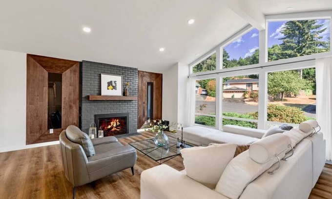 Inglewood-Finn Hill House | Tastefully Remodeled 4 Bedroom Home with Rainier View