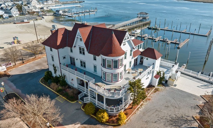 Somers Point Apartment | TAVERN ON THE BAY HOTEL - Al Capone Suite