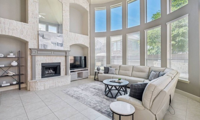 Plano House | TCH - Spacious 4bd/3.5ba in Plano with Workspace