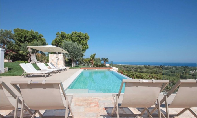 Monopoli Villa | TD Tenuta Donna Madia Sea View Pool Over Vineyard