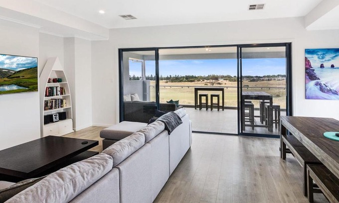 Normanville House | Tee Two on Troon - 21/30 Troon Drive