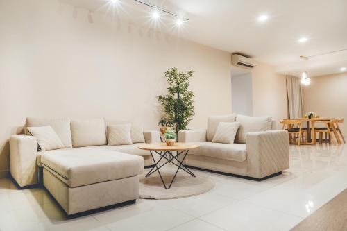 Nusajaya Apartment | Teega Muji 4BR 12 pax w bathtub by Our Stay