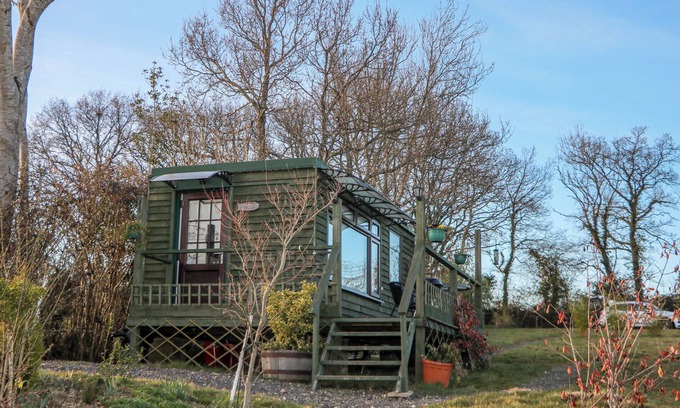 Hadlow Down Cottage | TENCH HUT, pet friendly, character holiday cottage in Crowborough