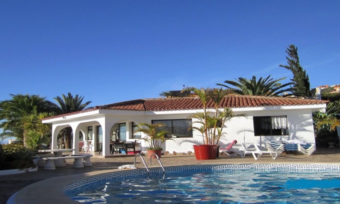 Sauzal House | TENERIFE-CANARIAS-HOUSE - POOL-WITH-SALT-WATER-LARGE-GARDEN.