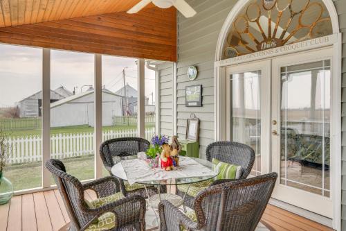 Charles City House | Tennis Court and Deck Pet-Friendly Charles City Gem