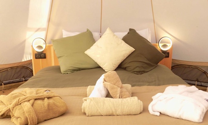 Le Vigeant Cottage | Tente luxe Etang vue Jacuzzi privatif Copa cabanes 3