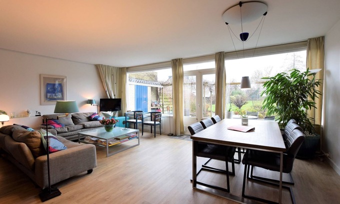 Essesteijn House | Terrace Apartment with Lush Garden
