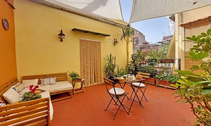 Rione VII Regola Apartment | Terrace Charming 3-bedroom apartment with WiFi, AC in Campo dei Fiori in Rome