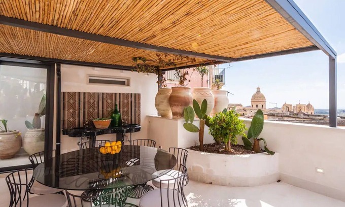 Noto Historic Centre House | Terrace of the Jars - Terrace in Noto Centre - Free WifiFree parking area