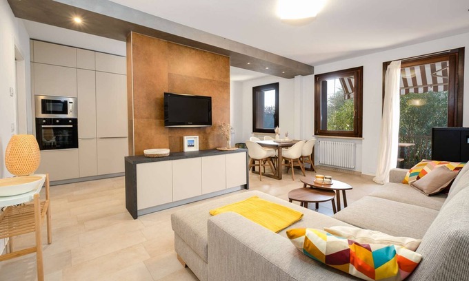 Torri del Benaco Apartment | 🌟Terrace over the Castle🌟| A picturesque space on Lake Garda