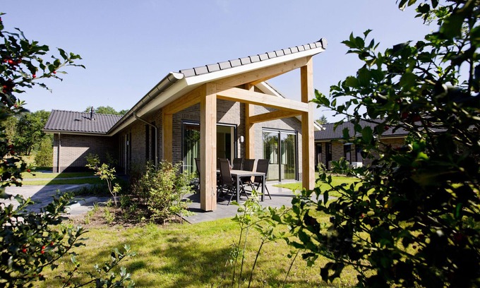 Voorthuizen House | Terraced Home in Voorthuizen near Veluwe