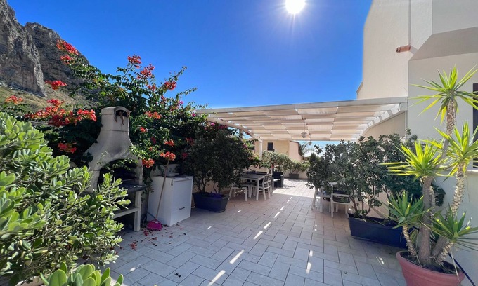 Macari Apartment | Terraced house on two floors, sea view - 5 guests