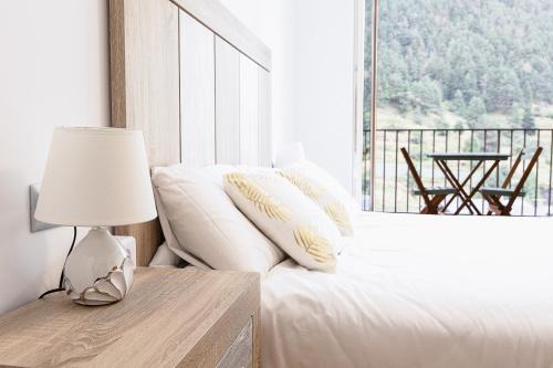 Arinsal Apartment | Terraza con Vistas I Escritorio y Cocina Completa I AndBnB