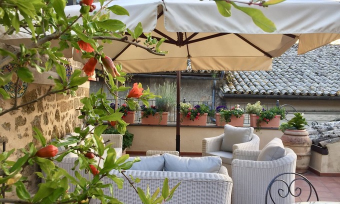 Orvieto House | TERRAZZA PARADISO - Elegant Apt with a Furnished Roof Garden, Sleeps 4 + parking