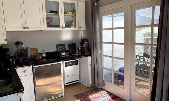 Downtown Berkeley Apartment | Terrific 1-bedroom private apartment in Berkeley, super sunny and close to all