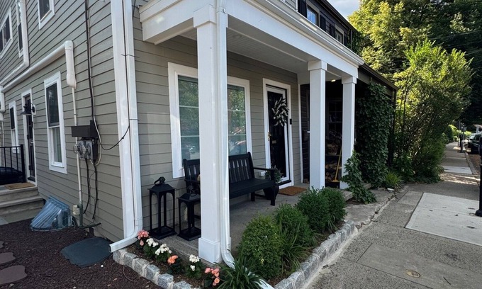 Lambertville House | Terrific 1-bedroom River Front house in Lambertville with WiFi