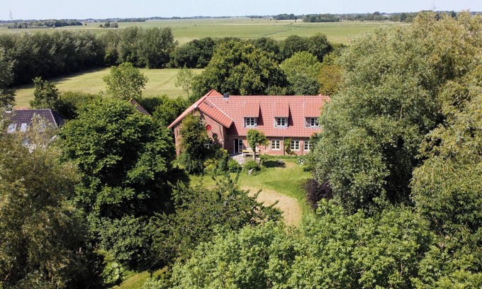 Tetenbull Apartment | Tetenbüllerbü - always free from school!