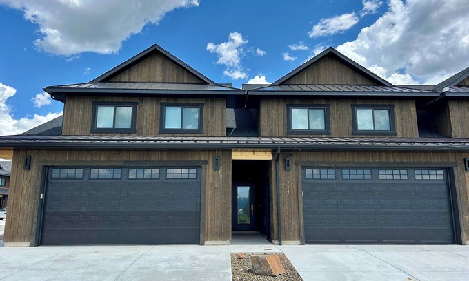 Driggs House | Teton Duo Side-by-Side Homes Hot Tub Walkable 6 Bedrooms Modern Luxury