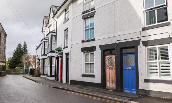 Llangollen Cottage | TEULU, pet friendly, character holiday cottage in Llangollen
