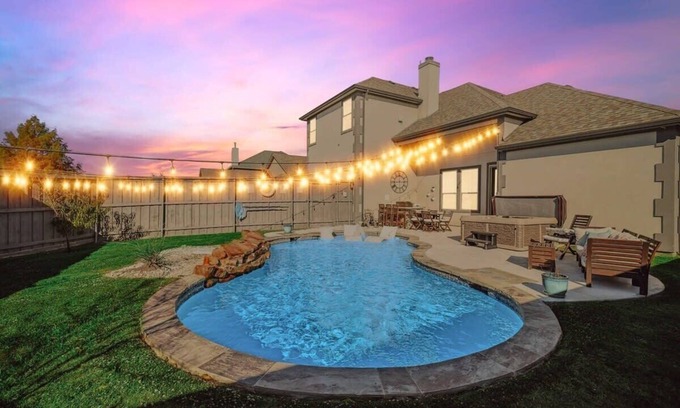 Rowlett House | Texan Sunny Oasis, 5 BED, Private Pool, Hot tub