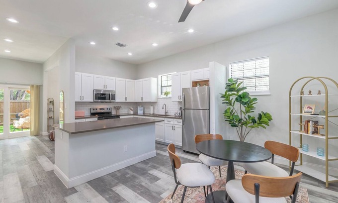 Wetmore House | Texas Casita Retreat Minutes from Six Flags