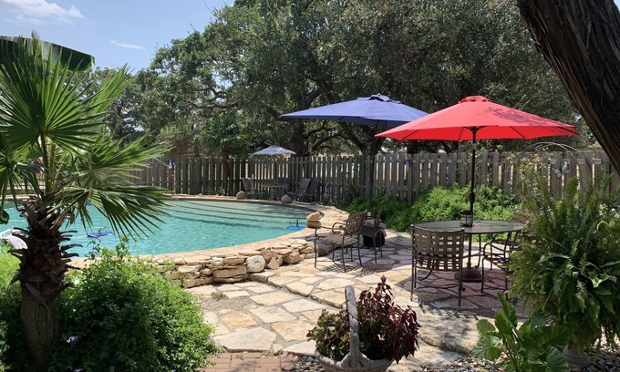 Buchanan Dam Cabin | Texas Lake cabin , private hot tub , Pool & kayaks shared . out door kitchen