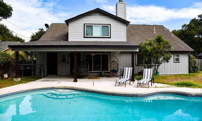 Round Rock House | That 70s House -Fun 6 Bedroom W Pool & Game Room