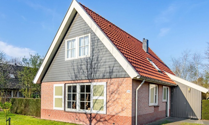 Appelscha House | Thatched Villa in Nature