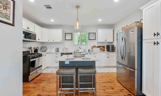 Bryan House | The 12th Manor ~ Centrally Located Escape!