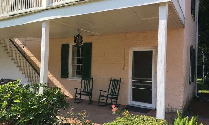 Natchez House | The 1853 Billiard Room Suite at Lansdowne 10 minutes from downtown!