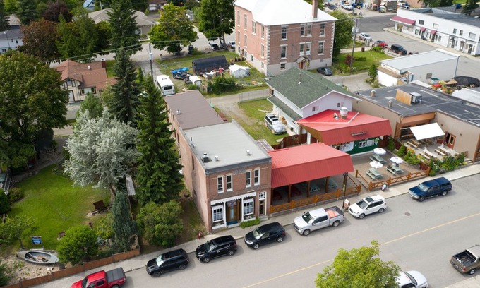 Kaslo Apartment | The 1896 Suite on Front St Kaslo BC