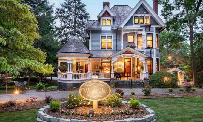 Historic Montford Bed & Breakfast | The 1899 Wright Inn & Carriage House