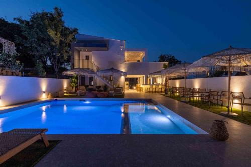 Chrisi Akti Apartment | The 8 Keys