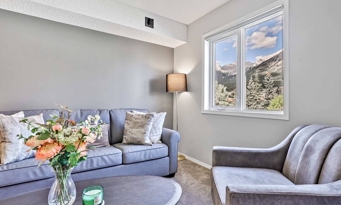 Canmore Ski Chalet | The Alfar by Samsara Resort Private Entry Panorama Top View 3BR 2TH