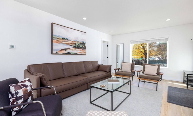 Tukwila House | The Allentown-Cozy Modern 6bd/3ba near Airport and Downtown