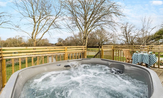 Westbrook Court House | The Alpaca Lookout - One Bedroom House, Sleeps 2