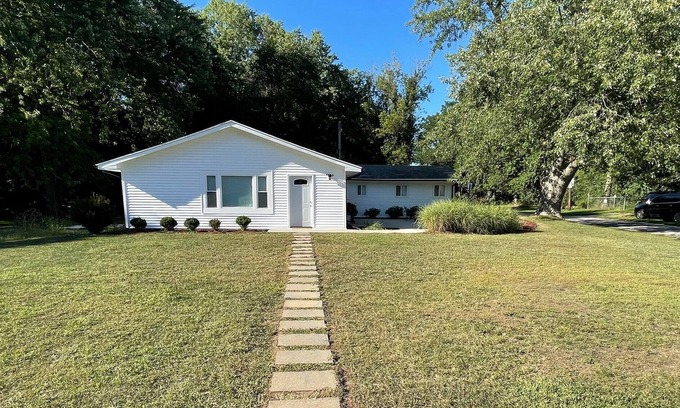 Notre Dame House | The Alumni, The only thing between you and the stadium? Tailgate parties.