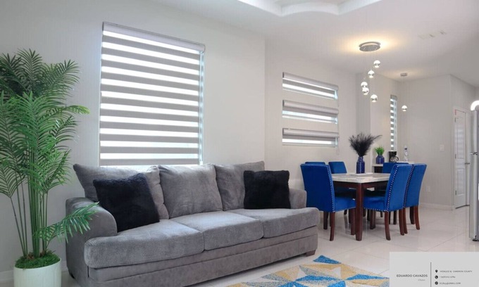 Edinburg Apartment | The Ambassador Suite
