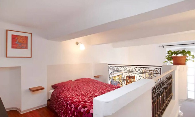 1st Arrondissement Apartment | The annexe 2 minutes from the old port