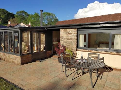 Blakeney House | The Annexe @Granny’s Apple Lodge