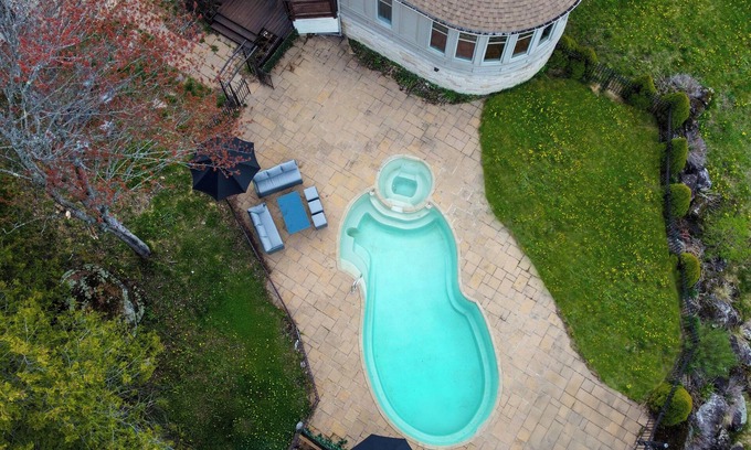 La Riviere-du-Nord Regional County Municipality Ski Chalet | The Aquatic Haven | Spa | Pool | Cinema | BBQ