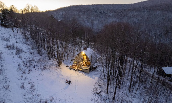 Plymouth Ski Chalet | "The Arched Chalet" Stunning Green Mountain views close to Killington and Okemo