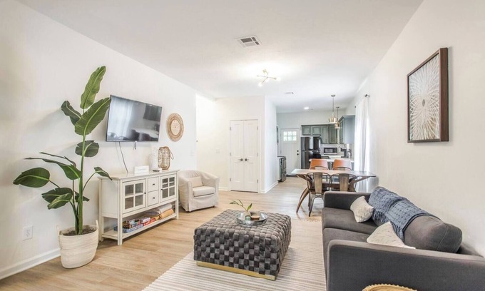 Central Oklahoma City House | The Arches | Walk to Western Ave District