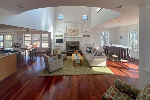 Malletts Bay House | The Artist's Lakeside Hideaway