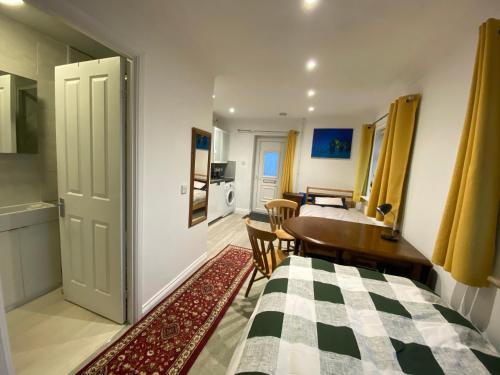 Norwich Apartment | The as private as you prefer Annexe Twin beds only