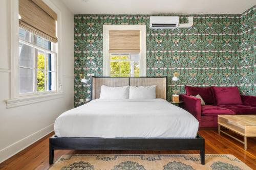 Cannonborough Elliotborough Bed & Breakfast | The Ashley Veranda King Suite includes Breakfast