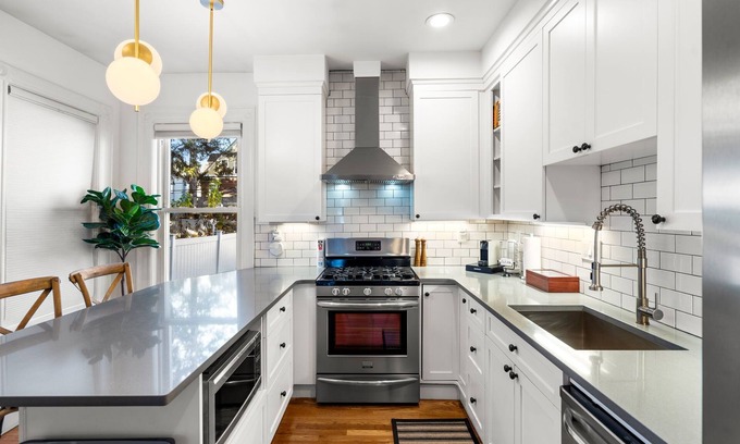 St. Marks Apartment | 🎖The Ashmont Apartment - Close to Subway & Downtown Boston🎖